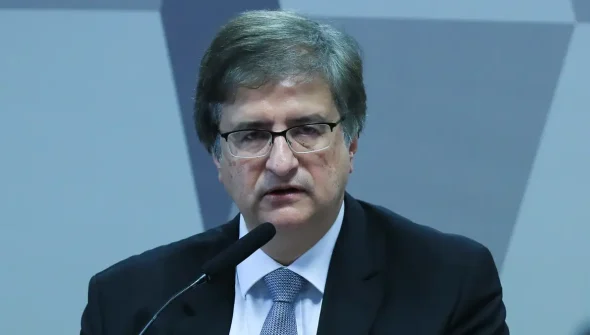 PGR é a favor de prisão domiciliar para Collor