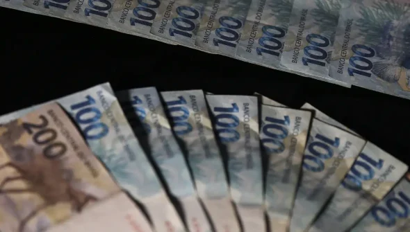 Decreto mantém restrição de R$ 121,5 bi no Orçamento até maio