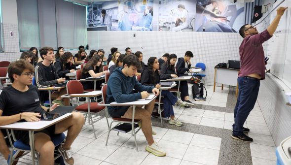 Termina hoje prazo para cursinhos populares enviarem propostas ao MEC