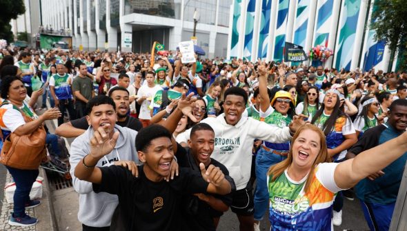 Marcha para Jesus reúne milhares de fiéis no centro do Rio de Janeiro