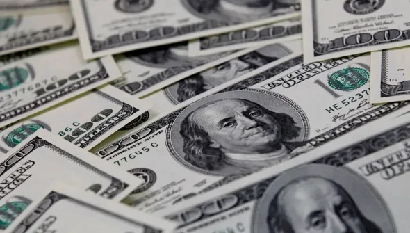Dólar sobe para R$ 5,66 com medidas sobre IOF
