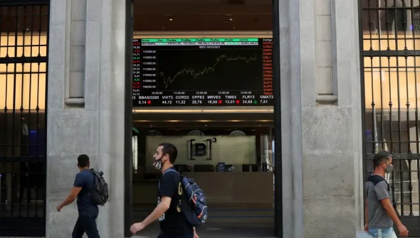 Bolsa aproxima-se de recorde com recuo de prévia da inflação