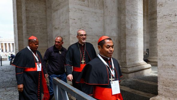 Cardeais que votam no conclave estão em Roma, diz Vaticano