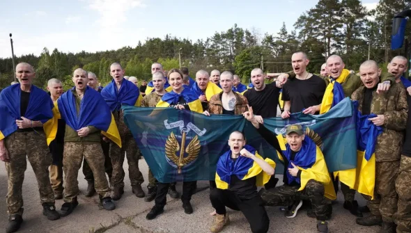 Rússia e Ucrânia libertam 390 prisioneiros cada em primeira troca