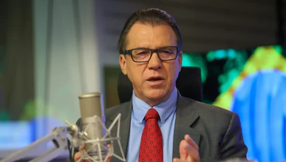 Jornada 6×1 é cruel, diz ministro do Trabalho, Luiz Marinho