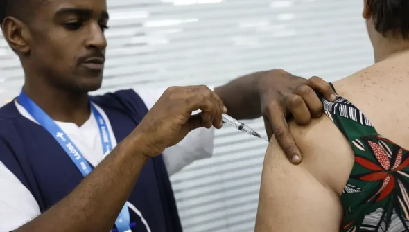 Mobilização vacina profissionais da indústria em todo o país