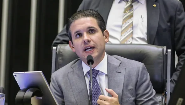 Motta defende participação de bancos no debate da isenção do IR