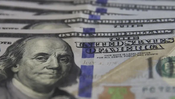 Dólar inicia mês em baixa com chances de negociação entre EUA e China