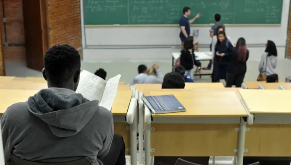 Campanha arrecada doações para bolsas destinadas a estudantes negros
