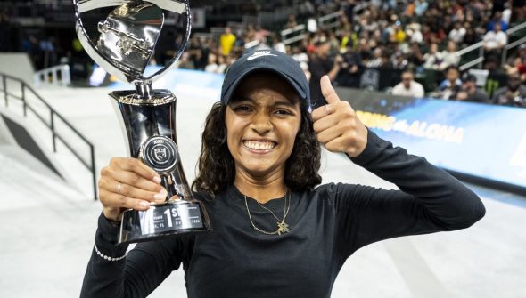 Rayssa Leal estreia na temporada da SLS com vitória na etapa de Miami