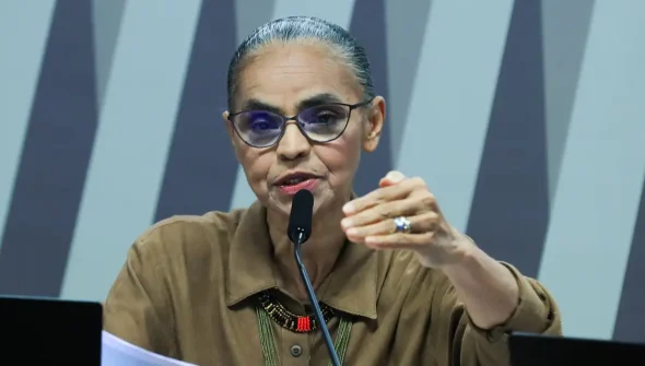 Lula e Marina Silva conversam sobre ataques em comissão do Senado