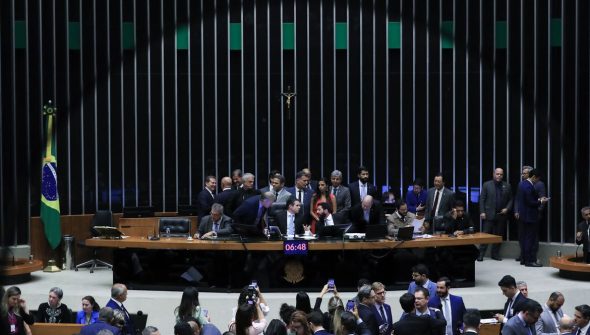 Câmara aprova urgência para PL que proíbe desconto automático no INSS