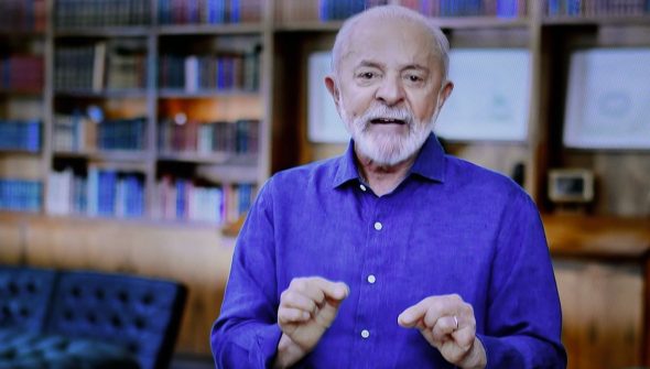 Lula defende debate sobre fim da escala 6×1 e aborda fraude no INSS