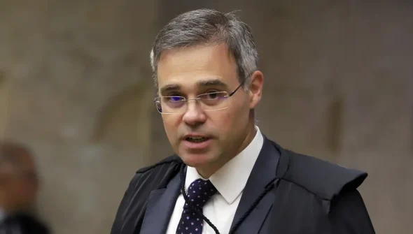 Mendonça retoma voto sobre responsabilização das redes sociais