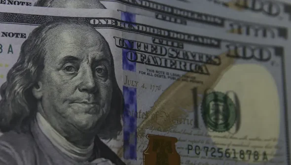 Dólar cai para R$ 5,63 com espera de medidas alternativas ao IOF