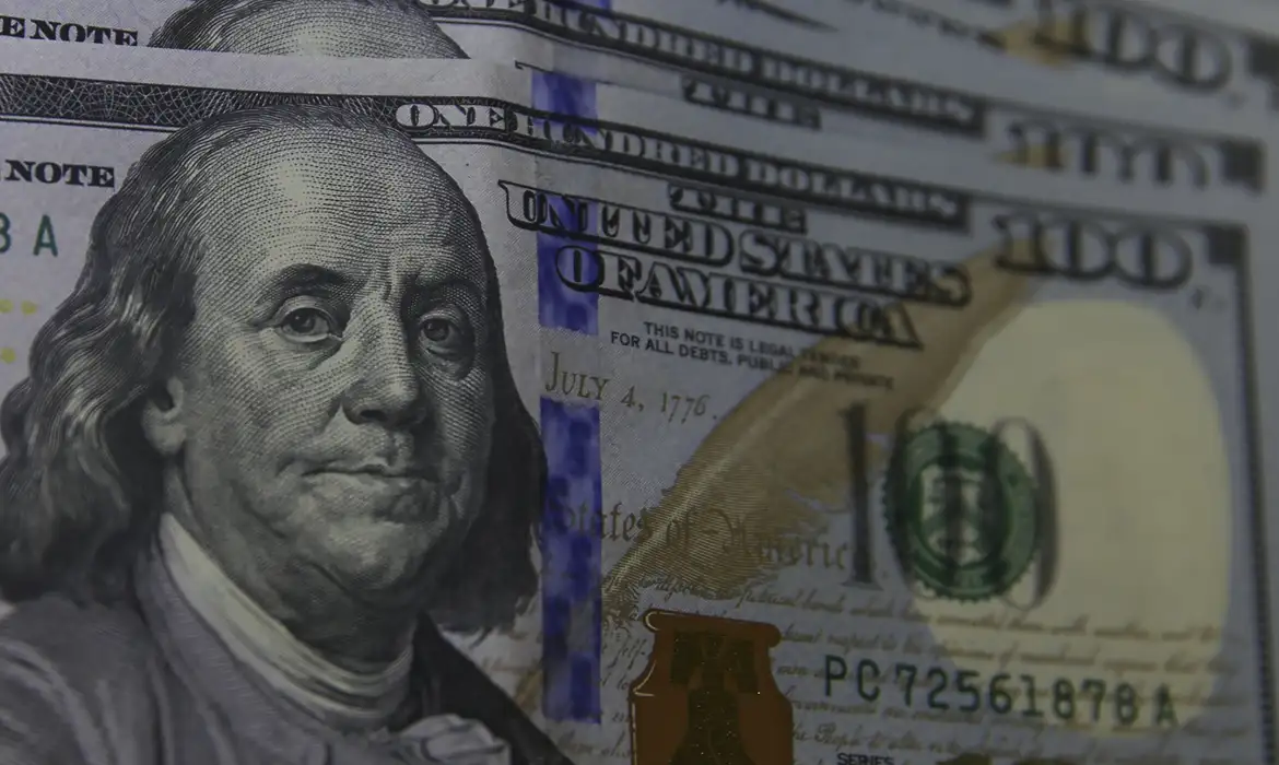 OAB Barro Preto - Dólar cai para R$ 5,63 com espera de medidas alternativas ao IOF