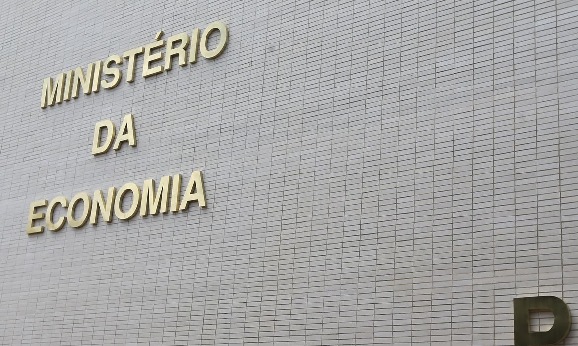 OAB Barro Preto - MP alternativa a IOF prevê R$ 4,28 bi de corte de gastos em 2025
