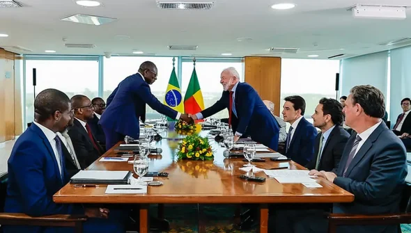 Lula e presidente do Benin discutem agricultura e conexão aérea