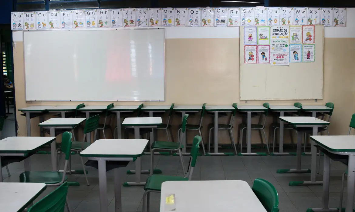 OAB Barro Preto - SP: Justiça dá 5 dias para prefeitura explicar privatização de escolas