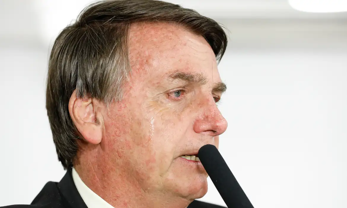 OAB Barro Preto - PF cumpre mandados na casa de Jair Bolsonaro, que usará tornozeleira