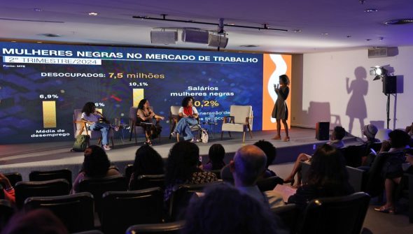 Festival Latinidades debate trabalho digno de mulheres jovens negras