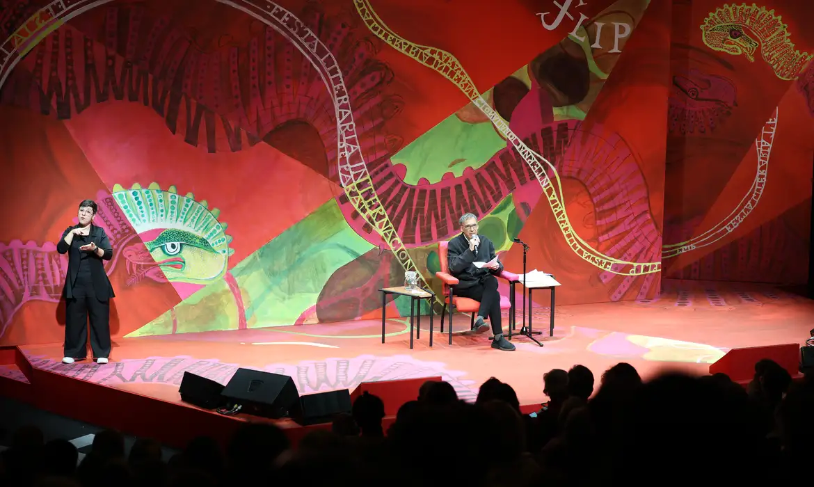 OAB Barro Preto - Arnaldo Antunes canta e recita Leminski na abertura da Flip, em Paraty