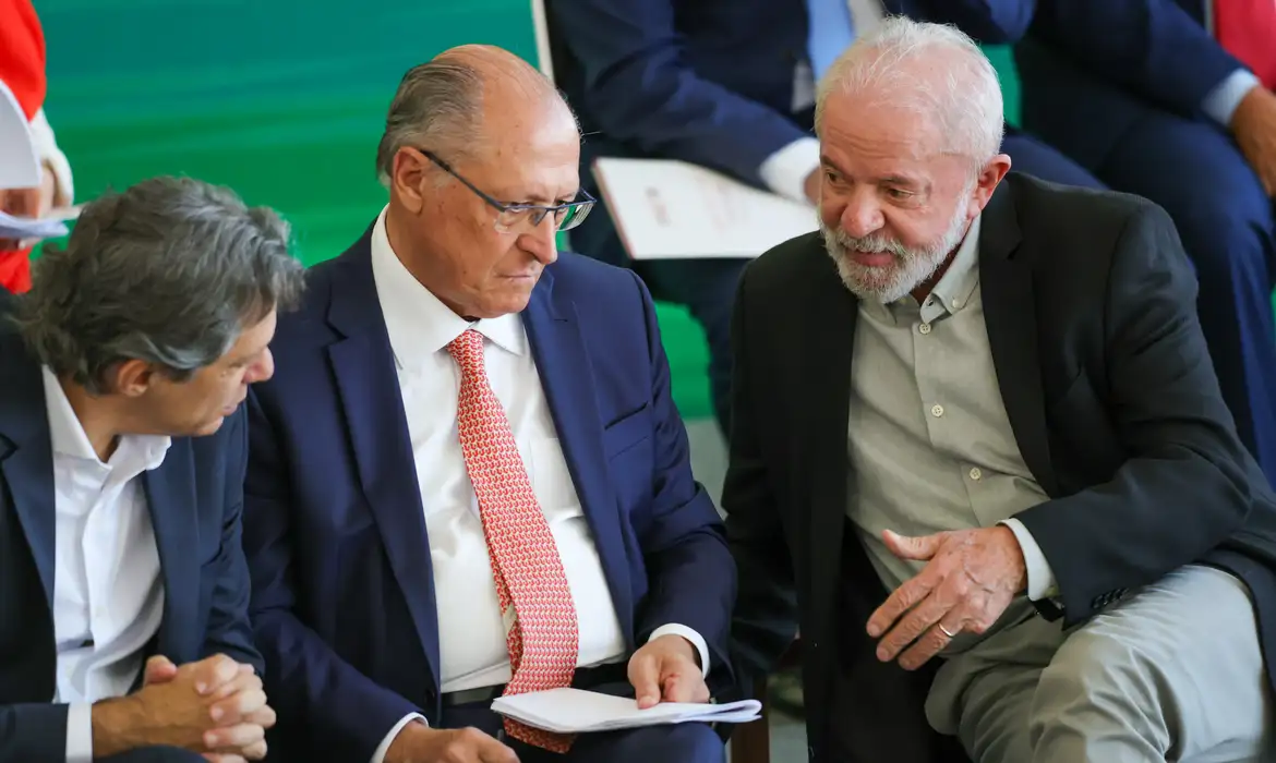 OAB Barro Preto - Governo vai trabalhar para reverter taxação dos EUA, diz Alckmin
