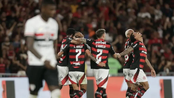 Flamengo vence São Paulo por 2 a 0 no retorno do Brasileiro