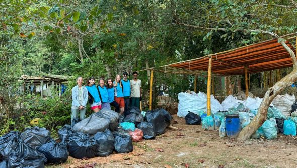 Mutirão em Ilha Grande acha lixo vindo da China, Argentina e Etiópia