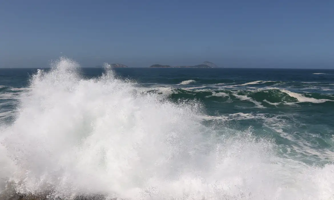 OAB Barro Preto - Marinha mantém alerta de ondas fortes no Rio até quinta-feira