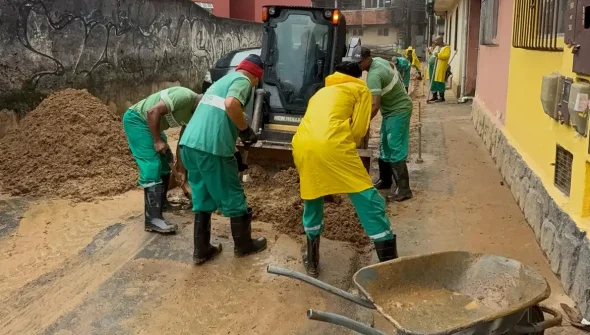 Governo anuncia recursos para construção de moradias em Petrópolis