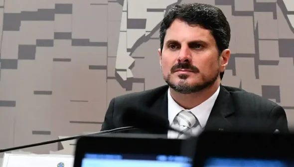 Moraes determina bloqueio de contas do senador Marcos do Val