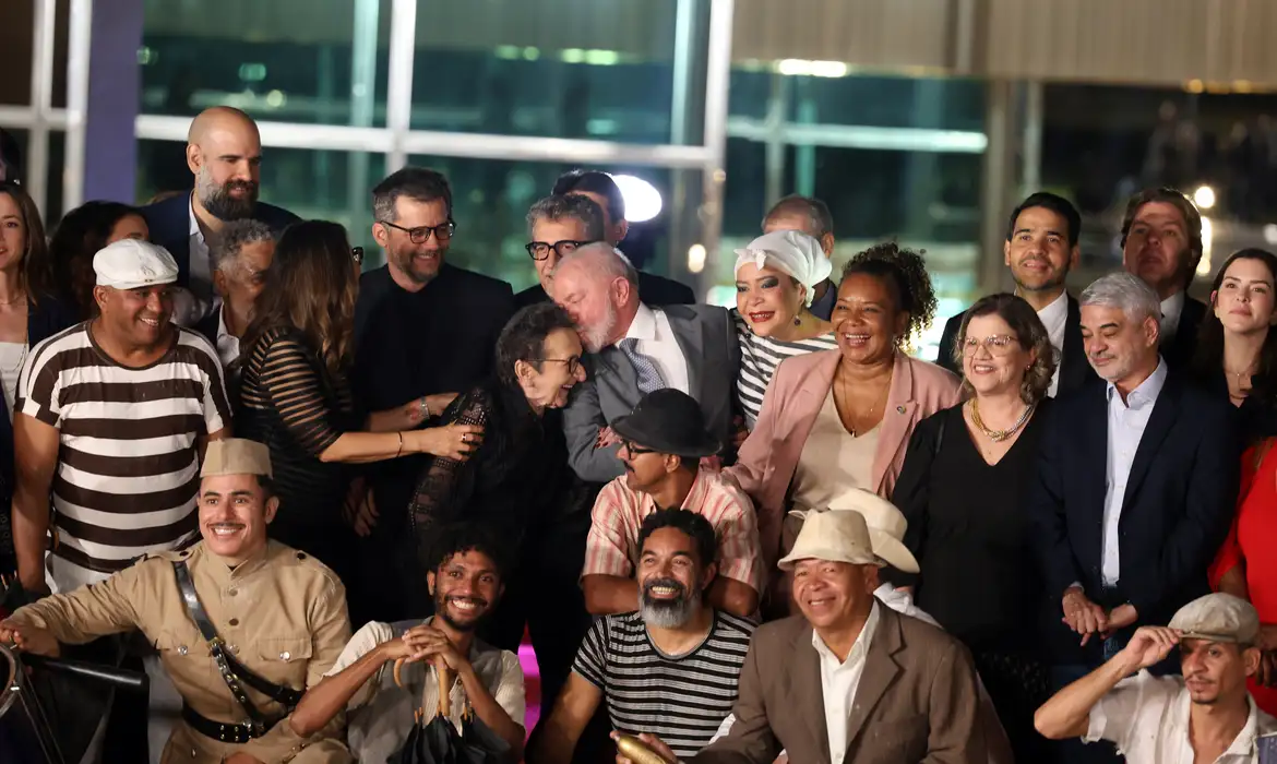 OAB Barro Preto - Lula recebe equipe de O Agente Secreto e destaca papel da cultura