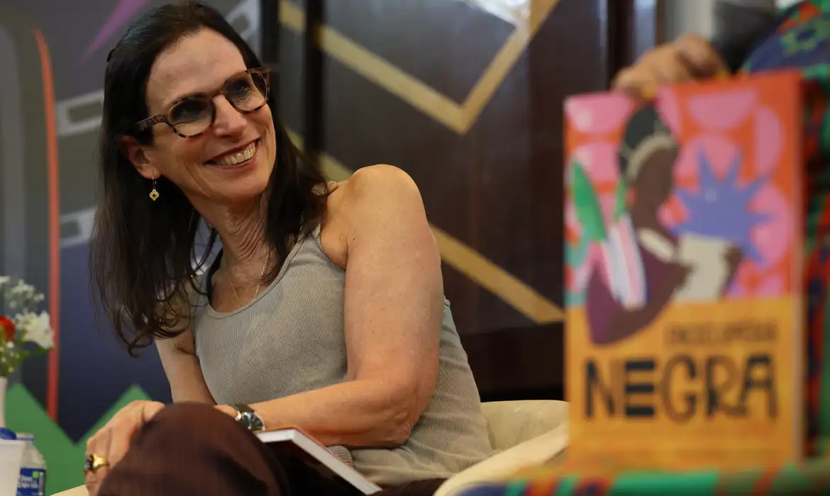 OAB Barro Preto - Enciclopédia Negra apresenta personagens negros aos jovens