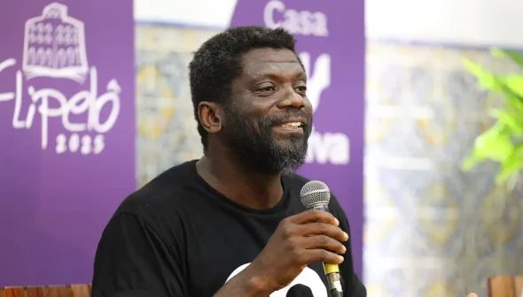 Escritor marfinense compara situação de Gaza com violência colonial