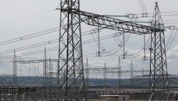 Hitachi anuncia nova fábrica visando data centers e energia renovável