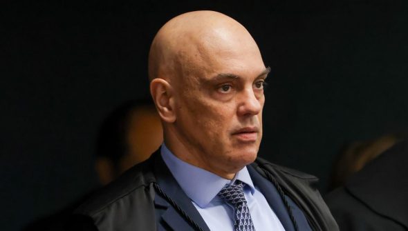 Moraes dá 48h para Bolsonaro explicar documento com pedido de asilo