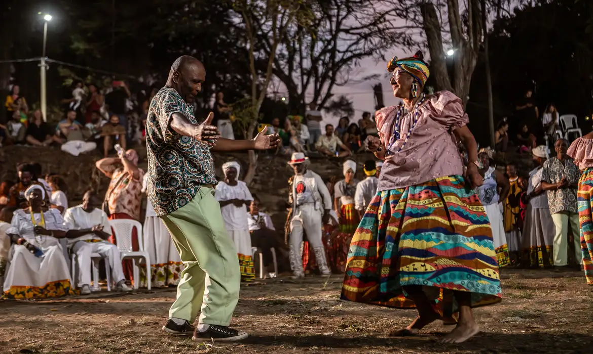 OAB Barro Preto - Encontro de Jongueiros transforma Praça Tiradentes em quilombo no Rio