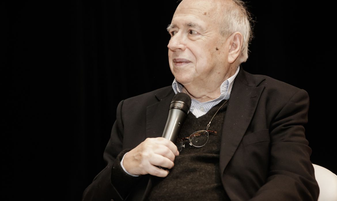 OAB Barro Preto - Luis Fernando Verissimo é internado em UTI de hospital em Porto Alegre