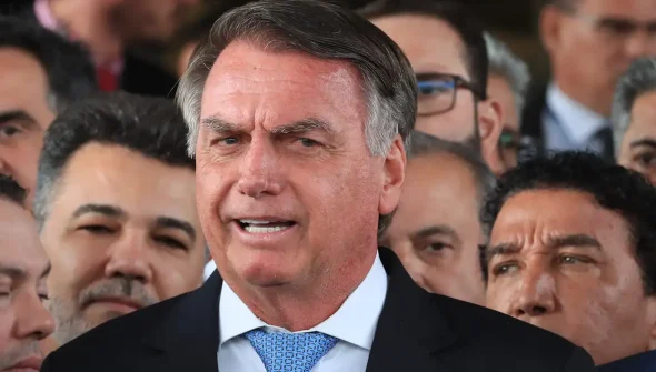 Bolsonaro nega tentativa de fuga e pede revogação da prisão domiciliar