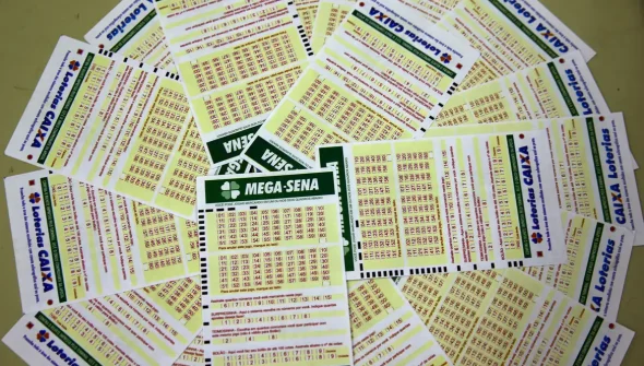Mega-Sena acumula e prêmio principal vai para R$ 28 milhões