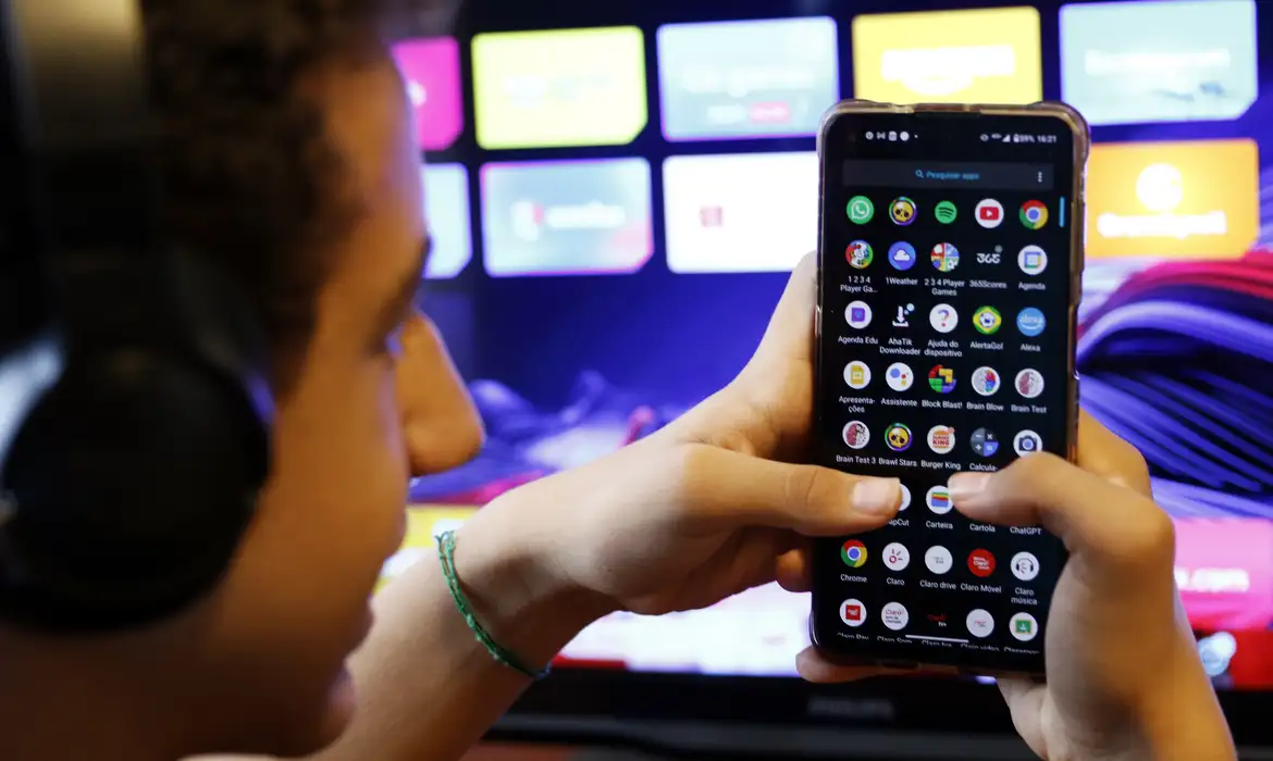 OAB Barro Preto - Câmara aprova projeto contra adultização de crianças nas redes sociais