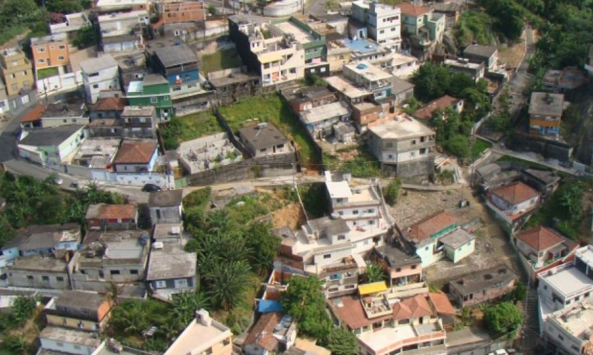 OAB Barro Preto - Incêndio de grandes proporções atinge favela de palafitas em Santos