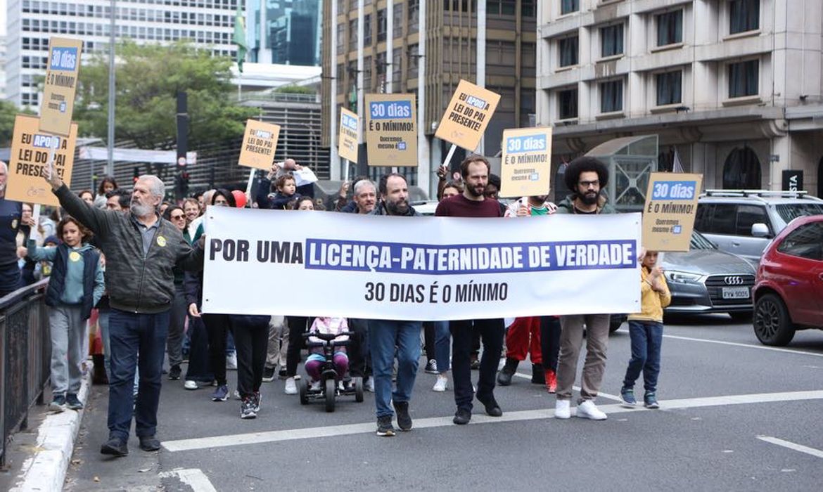 OAB Barro Preto - Manifestações em quatro cidades pedem ampliação da licença-paternidade