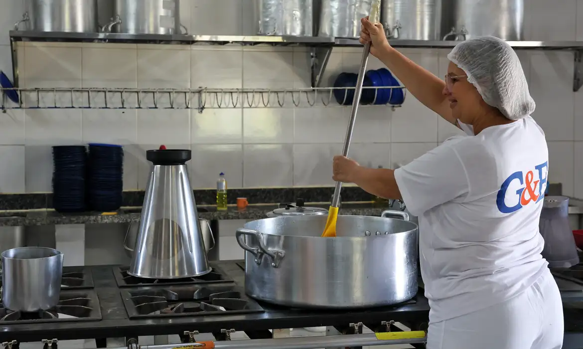 OAB Barro Preto - Ceará sanciona lei que zera ultraprocessados na merenda até 2027