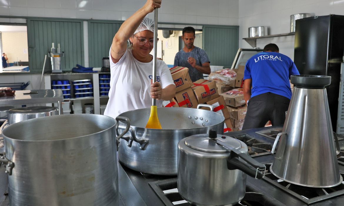 OAB Barro Preto - Investimento global em merenda dobra e alimenta 80 milhões a mais
