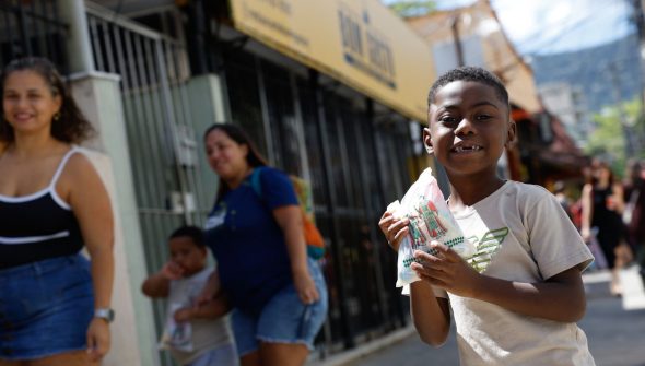 Fé e alegria marcam o dia de Cosme e Damião no Rio de Janeiro