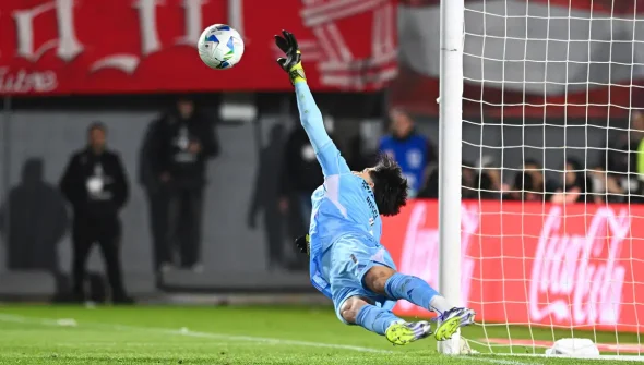 Rossi brilha nos pênaltis e garante classificação do Flamengo