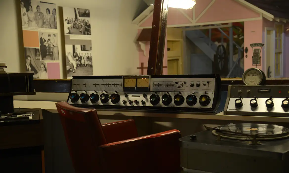 OAB Barro Preto - Programação especial nesta sexta-feira marca 89 anos da Rádio Nacional