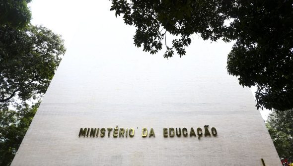 Sai lista de cursos superiores semipresenciais autorizados pelo MEC